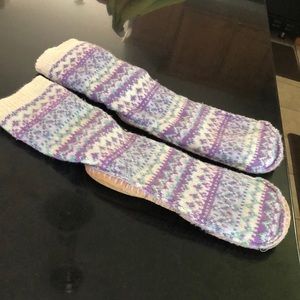 AEO Sweater slipper socks with nonslip bottom sizes 8-9 new